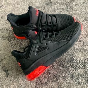 PUMA sneakers women size 7.5 athletic memory foam inside gym training running